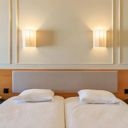 Hotel Cova Da Iria 3*