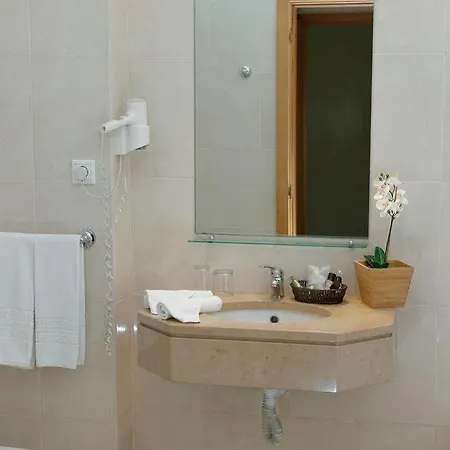 Hotel Cova Da Iria 3*