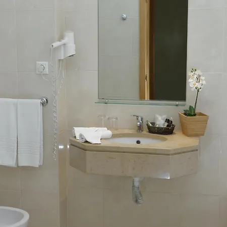 Hotel Cova Da Iria 3*